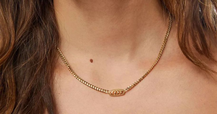 woman wearing kendra scott necklace