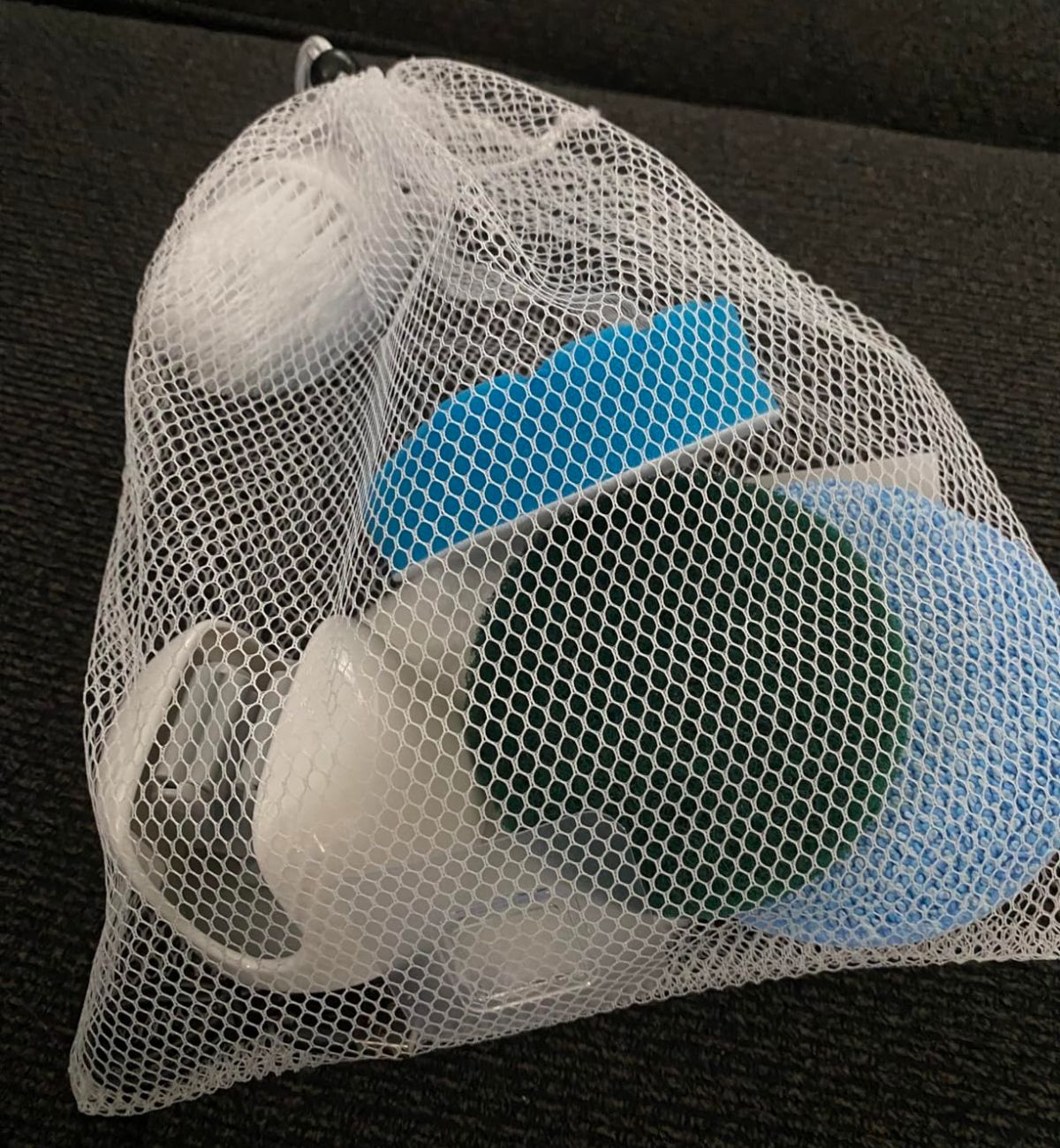 Cordless spin brush attachments in a mesh bag