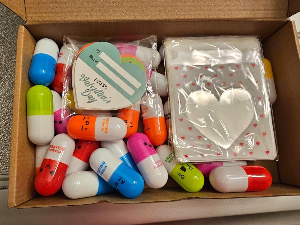 Classroom Valentine vitamin pen set 