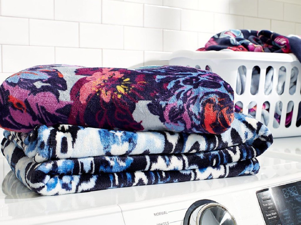 GO! Up to 80% Off Vera Bradley Online Outlet Sale | .99 Throw Blankets,  Bags & More