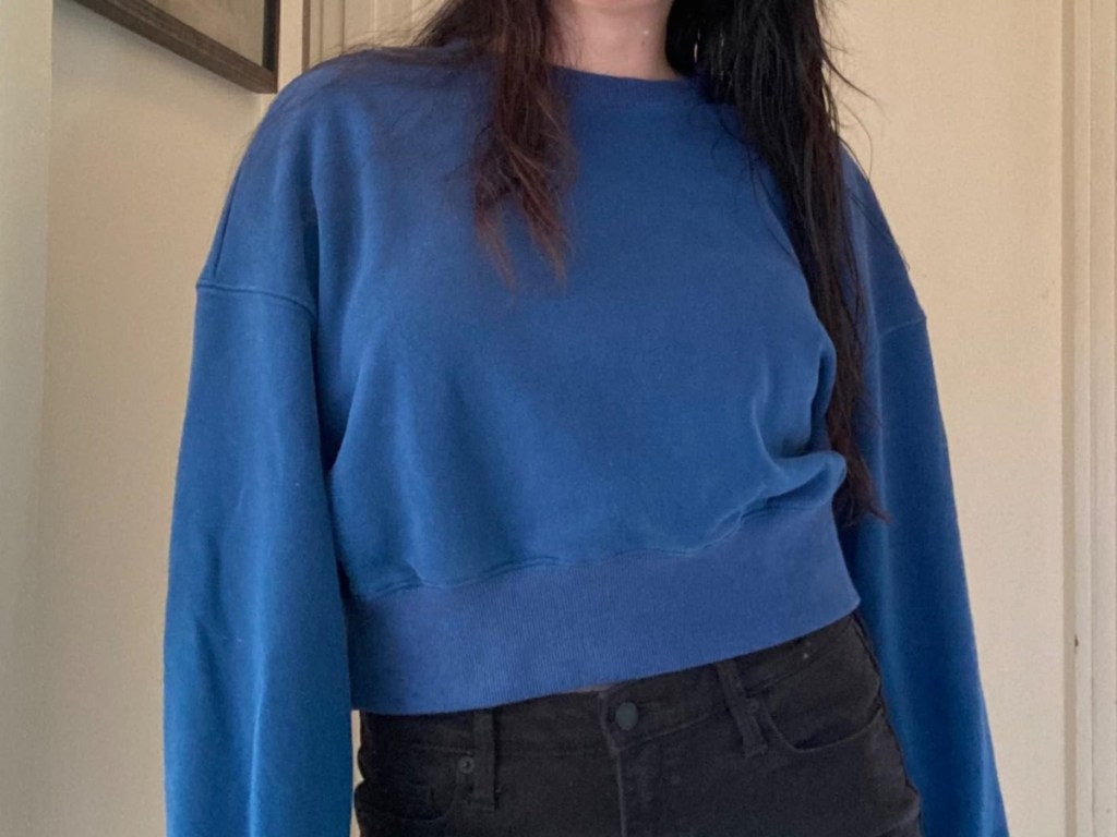 woman wearing blue cropped sweatshirt