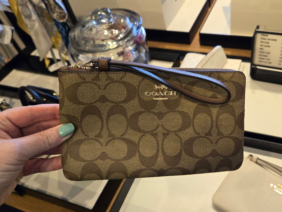 Cheap coach wristlet sale