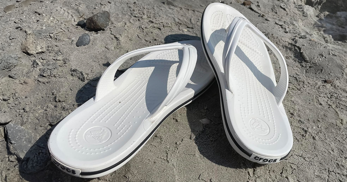 Crocs Capri V Shimmer Textured Thong Style Sandals Silver in Bangalore -  Dealers, Manufacturers & Suppliers -Justdial