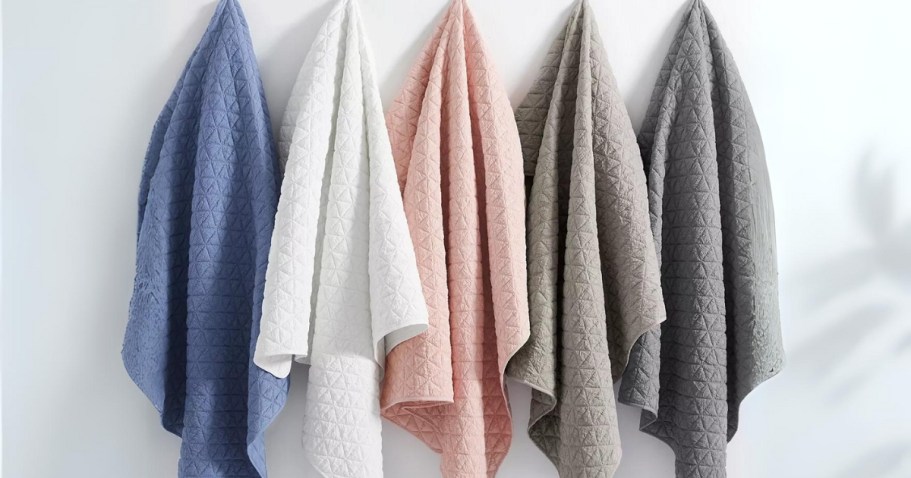 Up to 70% Off Macy’s Blankets | $9 Plush Throws & More!