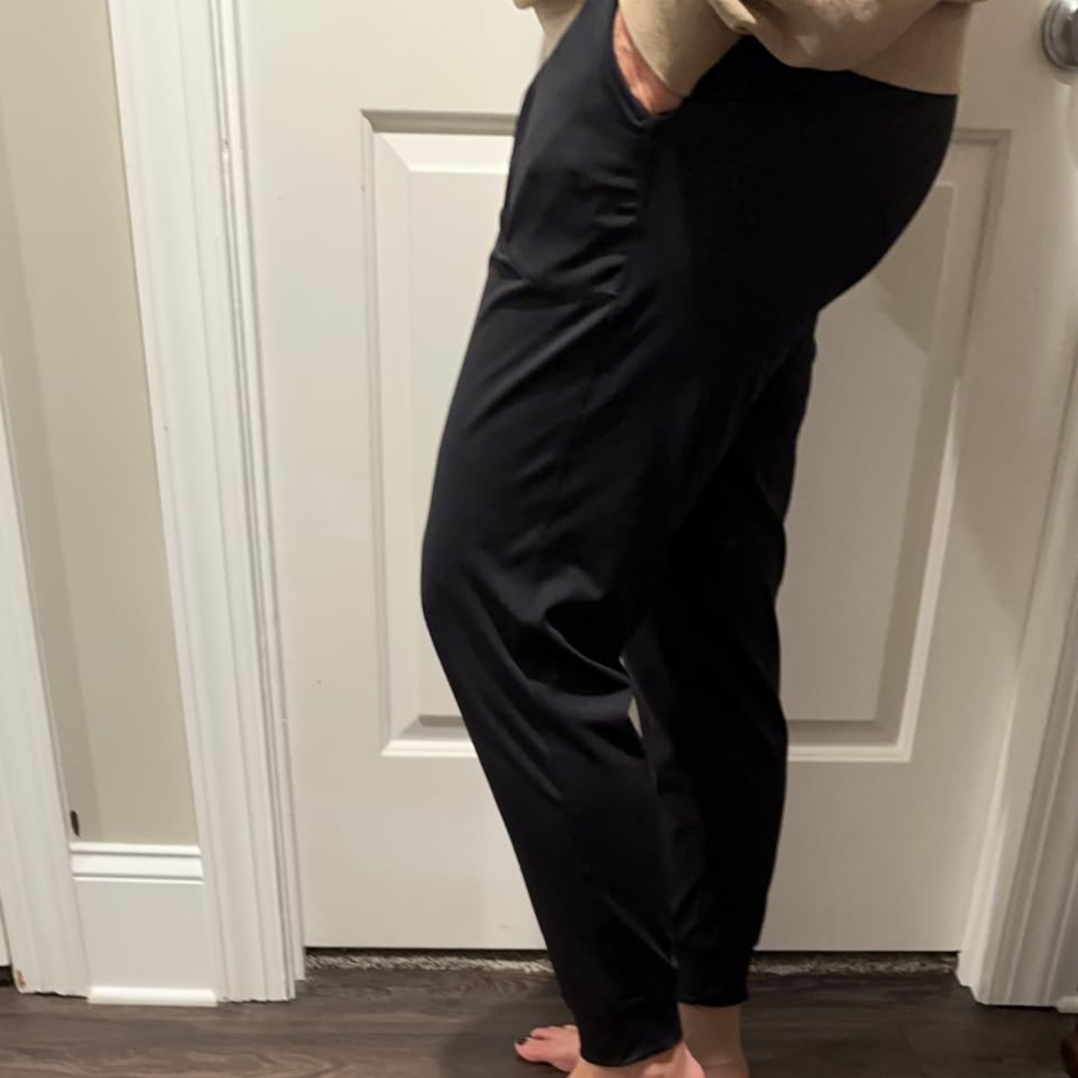 woman wearing black joggers