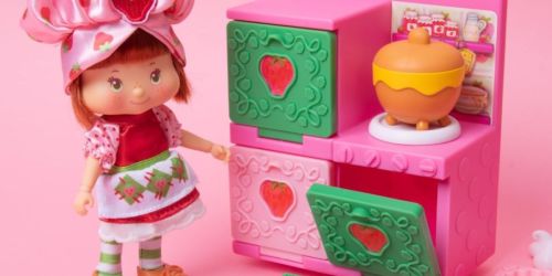 You Can Pre-Order These Nostalgic Strawberry Shortcake Dolls Now!