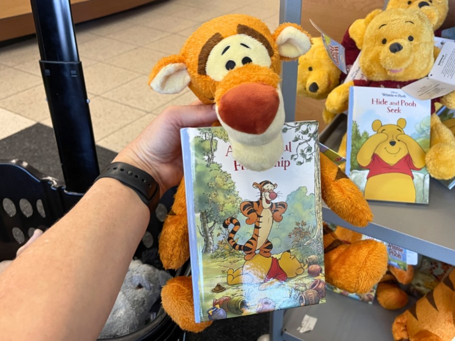 Kohl's Cares Disney's Tigger Plush & Book Bundle