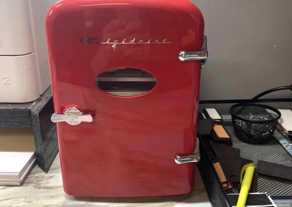 Frigidaire Retro Mini Fridge in red 