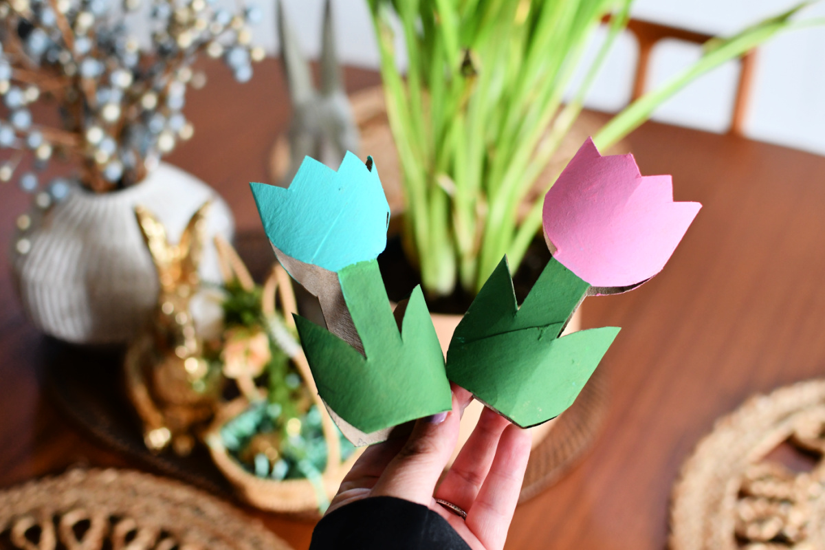 Make Spring Cardboard Flowers Using Toilet Paper Rolls!