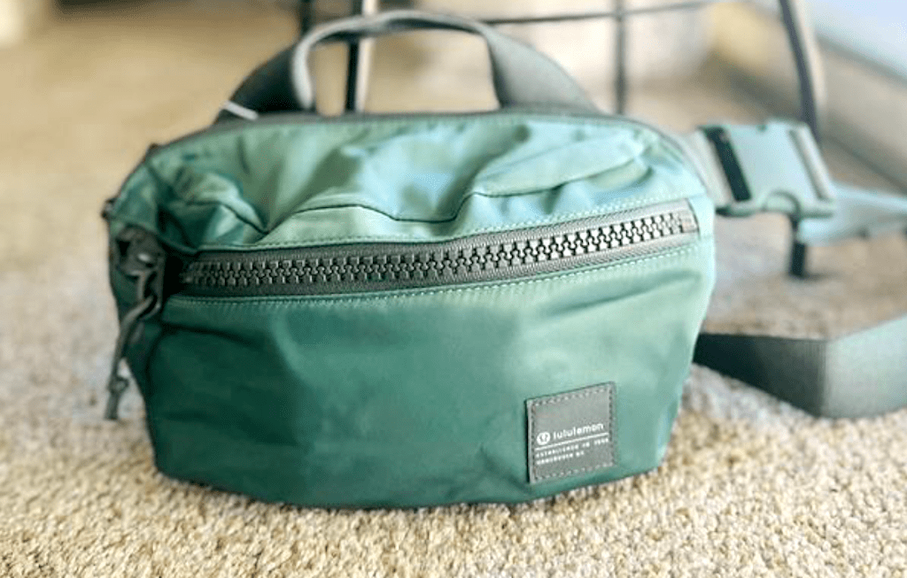 lululemon belt bag in green 