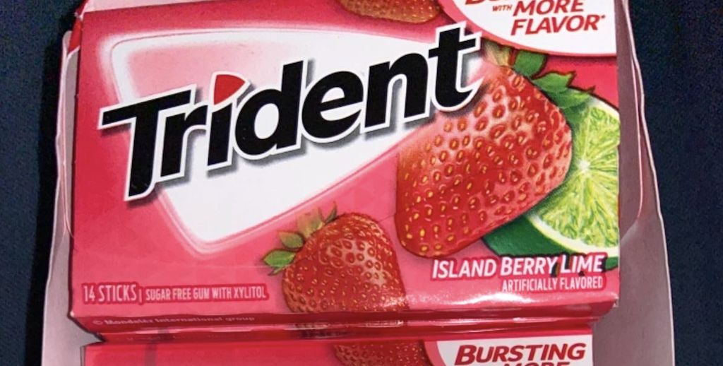Trident strawberry gum 