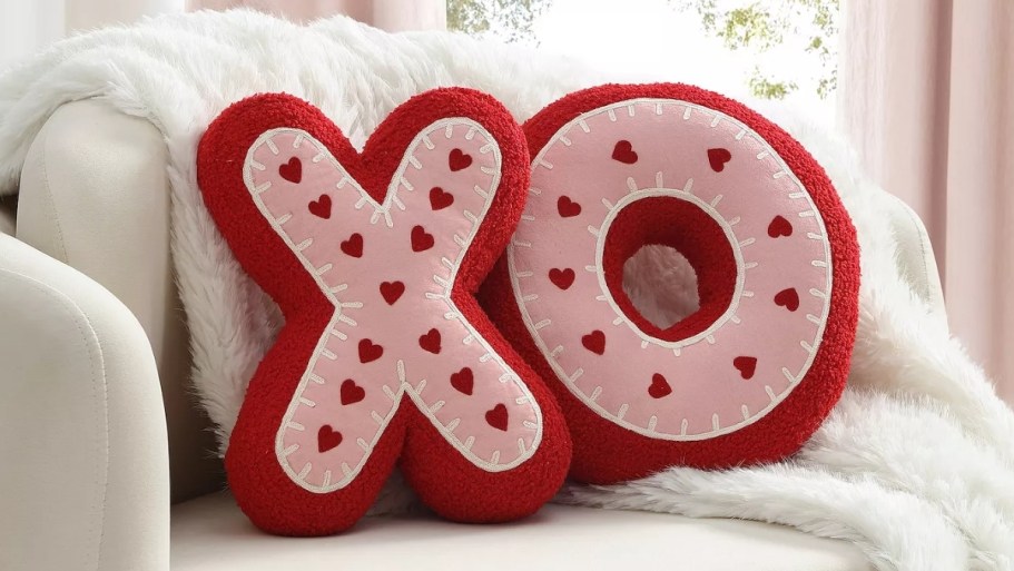 Up to 55% Off Kohl’s Valentine’s Day Decor | Pillows, Mugs, & More