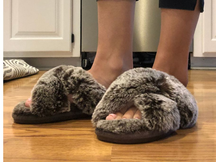 woman standing in Cozyfurry Women's Cross Band Slippers