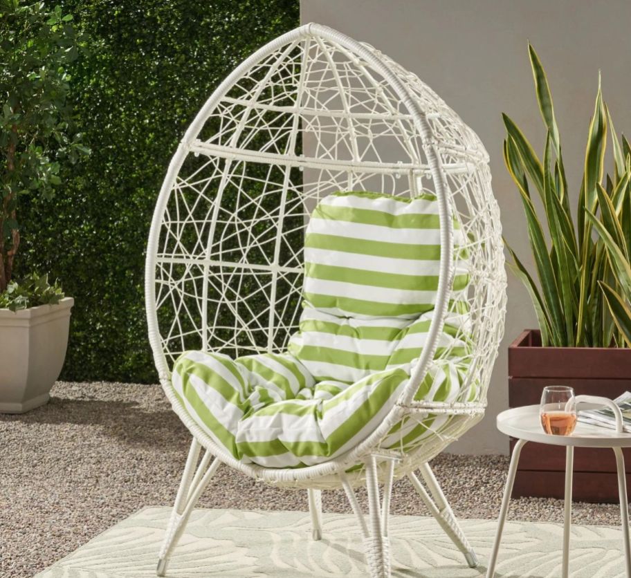 A Dakota Fields Wellingborough Egg Chair in white and green