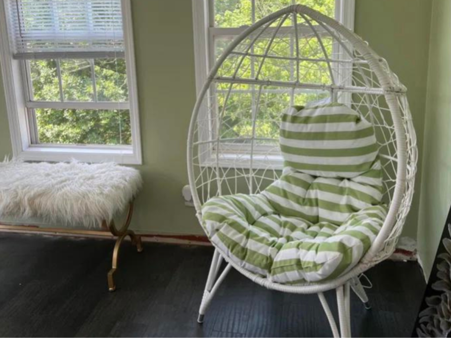A Dakota Fields Wellingborough Egg Chair in white and green