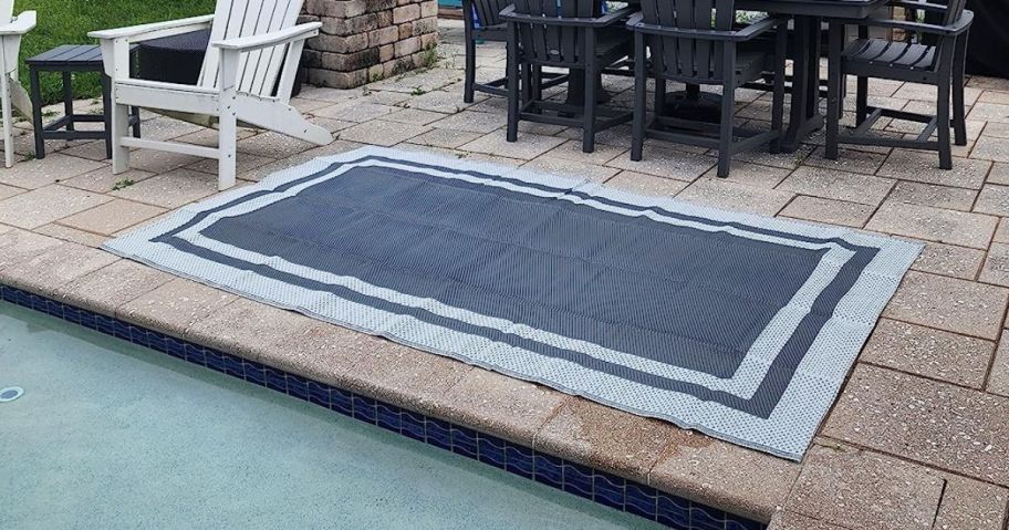 HappyTrends Outdoor Rugs near a pool