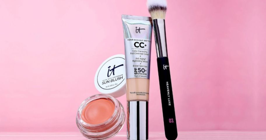 It Cosmetics 3-piece Set including a foundation, blush and blush brush