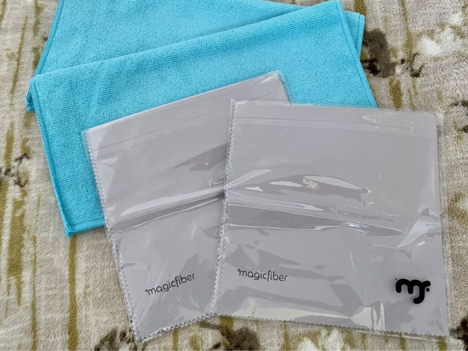 A magicFiber Cleaning Cloth 4-pack