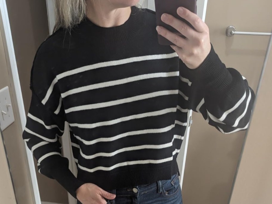 Oversized Striped Cropped Women's Sweater 1