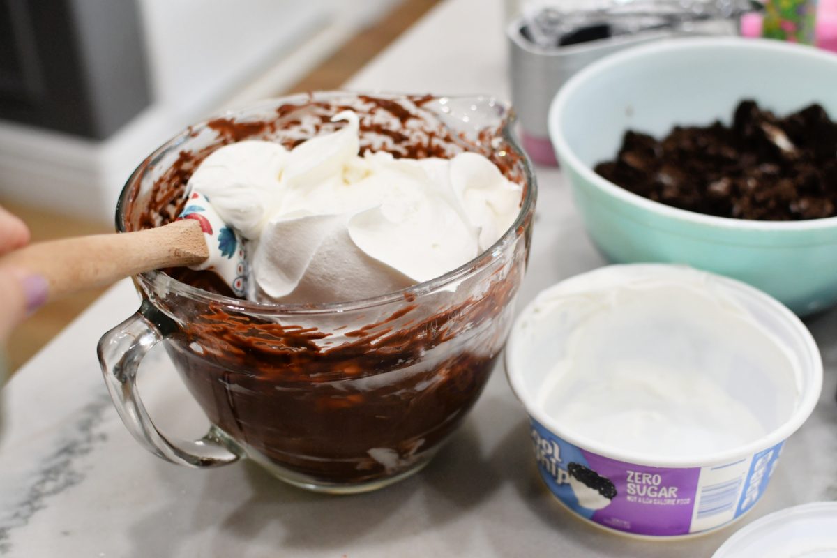 Dig Into These Oreo Mini Easter Dirt Cake Desserts!