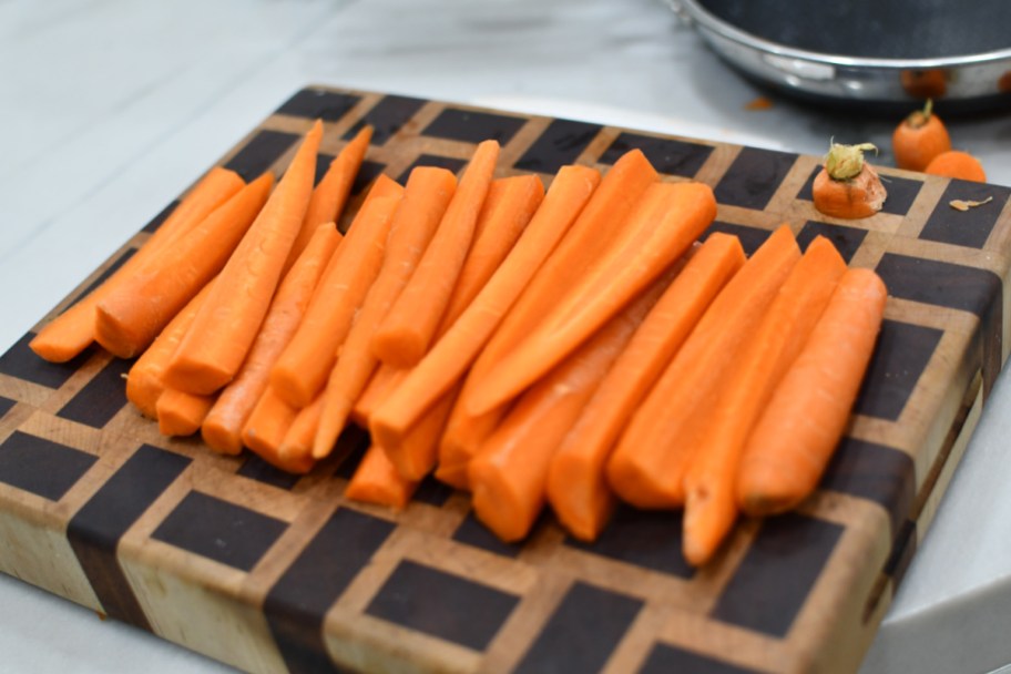 cleaned and sliced carrots