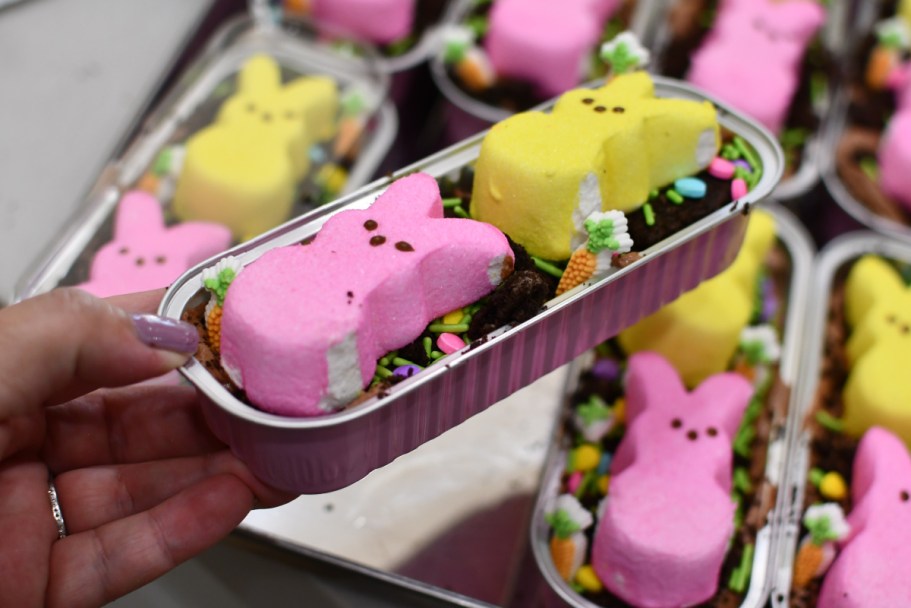 We “Dig” This NO-Bake Dessert! OREO Mini Easter Dirt Cakes (+ Shovel Spoons)