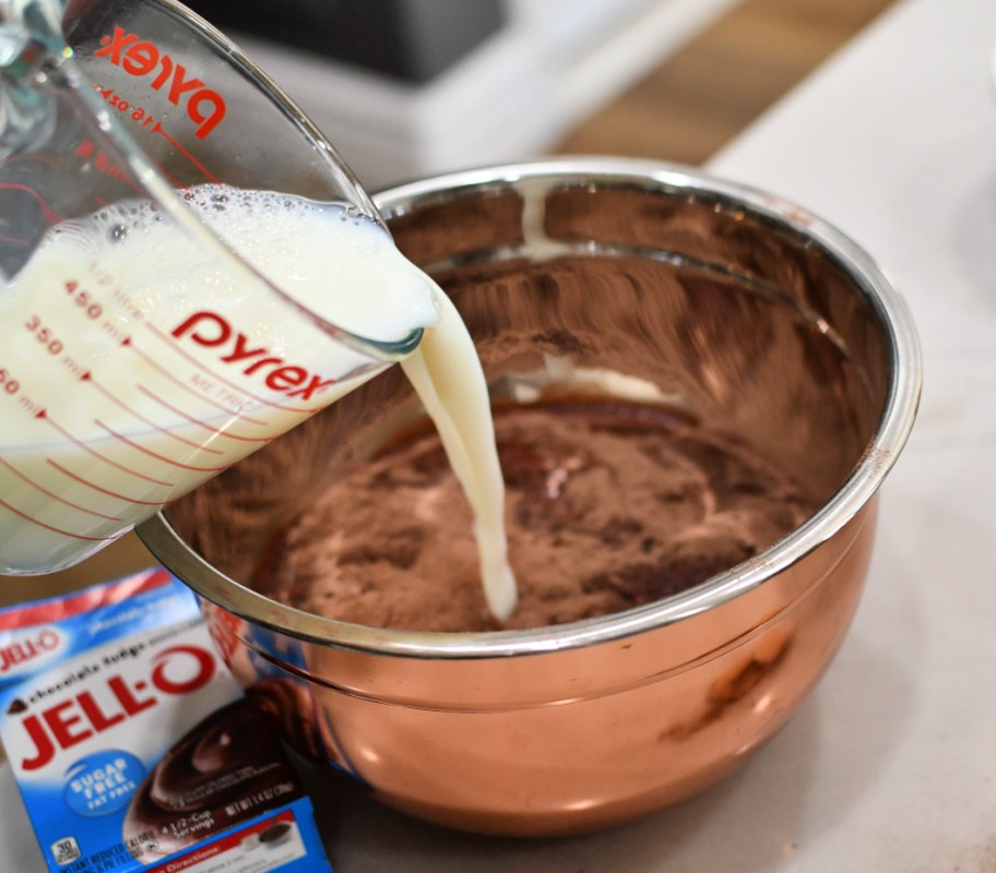making jello chocolate instant pudding with milk