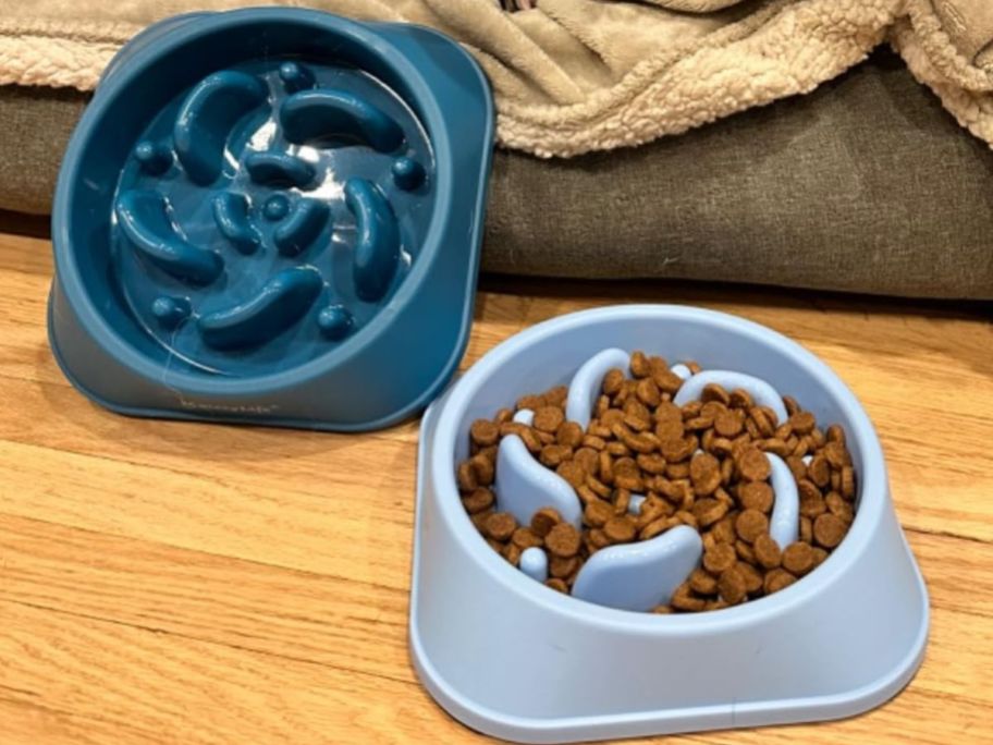 MateeyLife Slow Feeder Dog Bowls 2-Pack with one filled with dog food