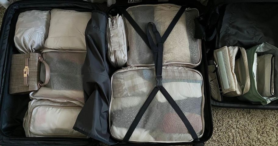 Bagail 8 Set Packing Cubes in suitcase