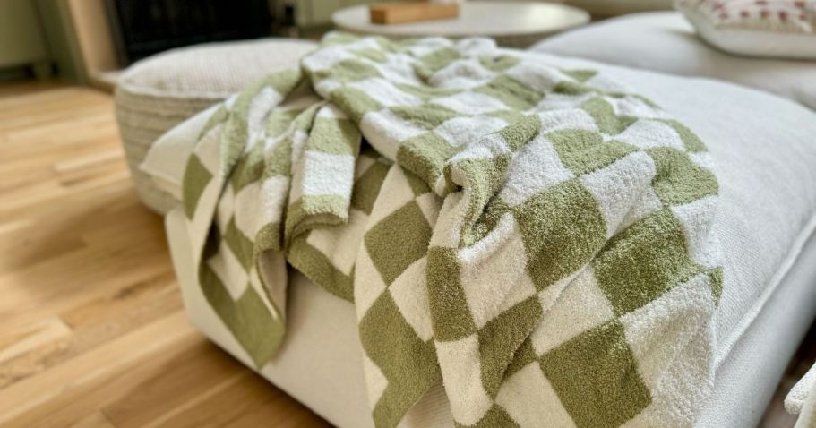 Checkered Throw Blanket Only $16.79 Shipped for Amazon Prime Members (Feels Like Barefoot Dreams!)