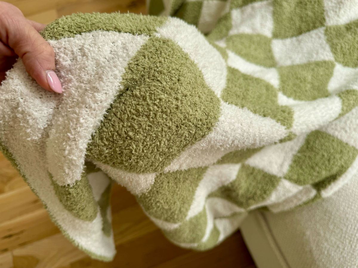 Checkered Throw Blanket Only $16 Shipped for Amazon Prime Members (Reg. $27)