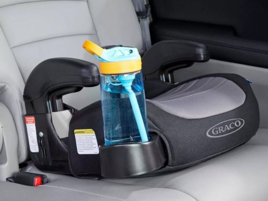 A Graco Turbobooster 2.0 Backless car seat in a car