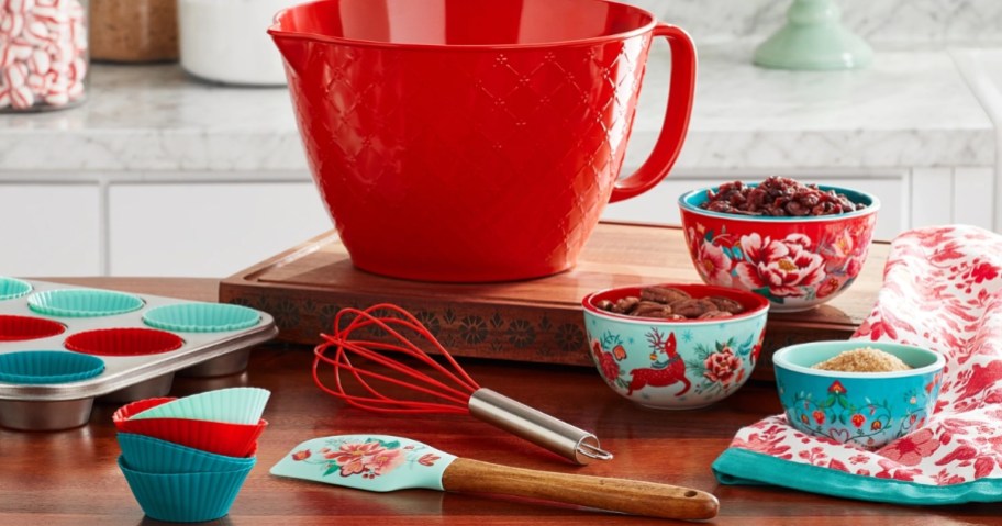 Pioneer woman batter bowl, whisk, spatula, batter bowls and cupcake liners