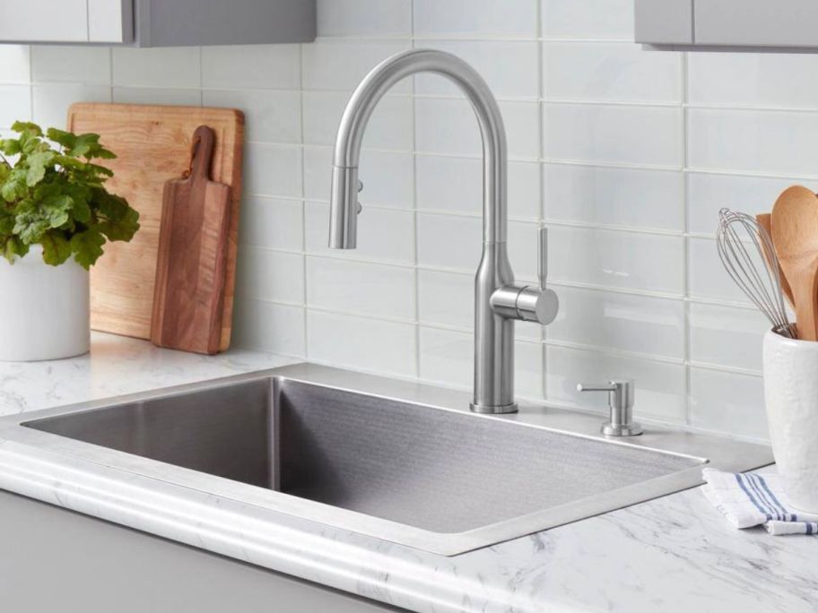 Glacier Bay Upson Single-Handle Touchless Pull-Down Kitchen Faucet 