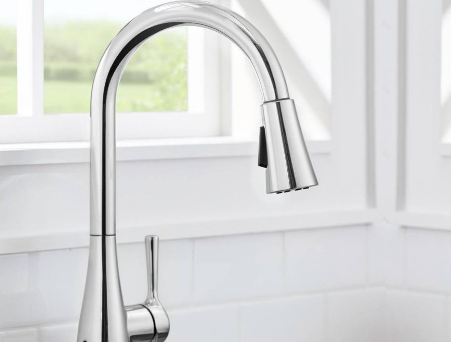 Glacier Bay Sadira Touchless Single-Handle Pull-Down Sprayer Kitchen Faucet 