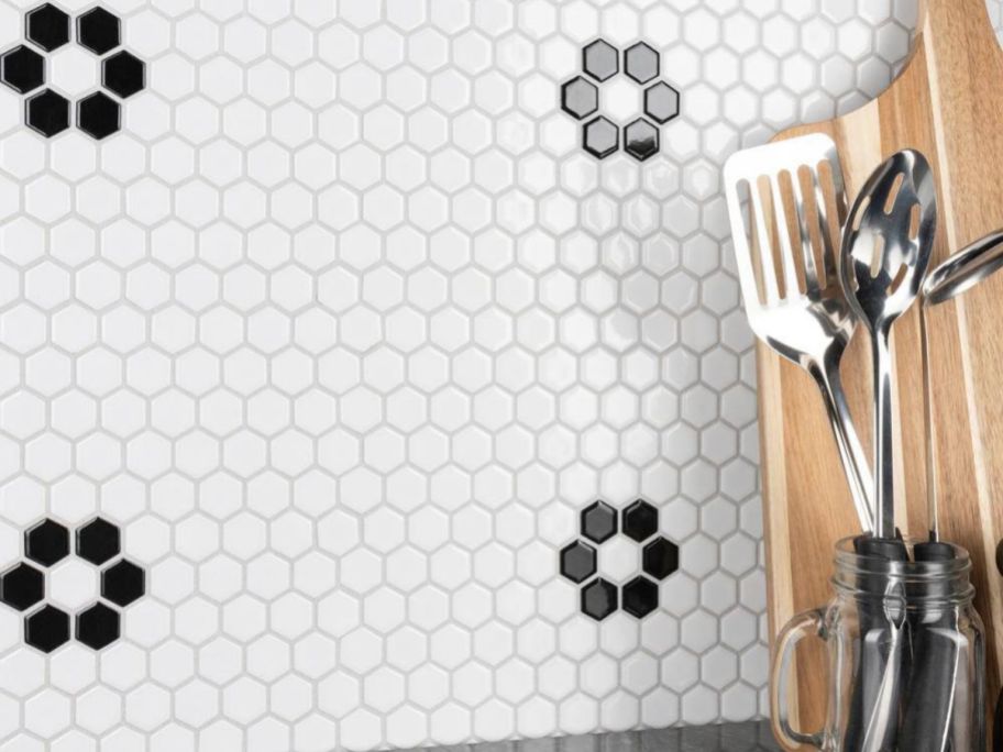 Merola Tile Metro 1" Hex Glossy White w/ Flower Porcelain Mosaic Tile 