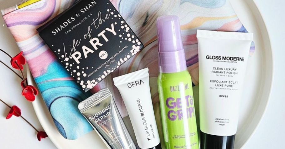 Ipsy Glam Bag with 5 deluxe size beauty samples