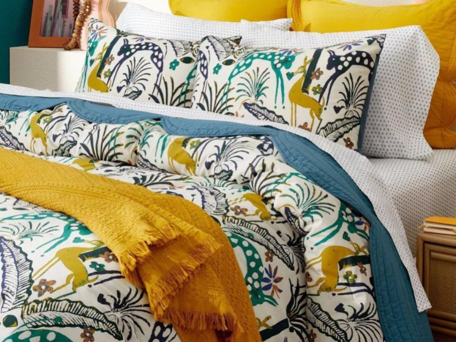 Stock image of Opalhouse w/ Jungalow Jungle Print Twin/Twin XL Comforter Set