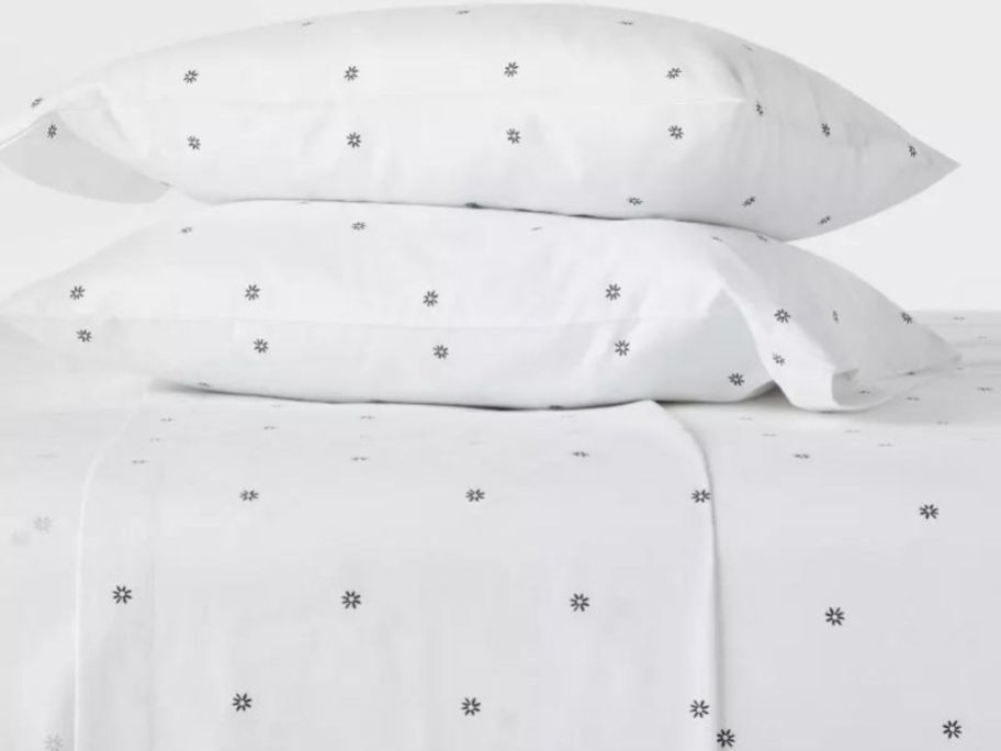 Stock image of Room Essentials Twin/Twin XL Easy Care Printed Pattern Sheet Set in Flower Dot