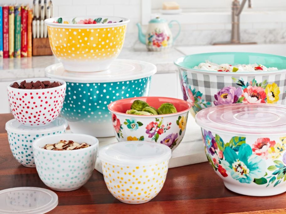The Pioneer Woman Mixing Bowl Set with Lids in Sweet Romance