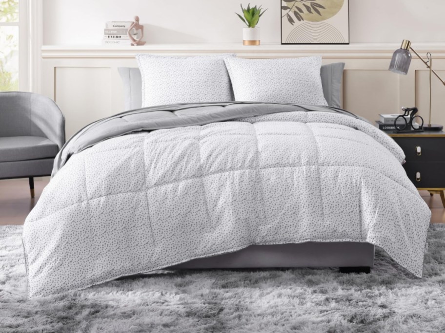 white dotted comforter and pillowcases 
