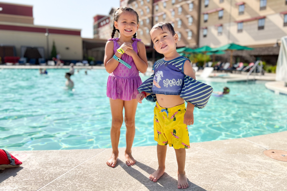 This HOT Great Wolf Lodge $89/Night Groupon Deal Includes SIX Waterpark Passes