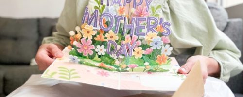 hand holding mothers day pop up 3d card