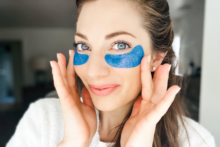 sara wearing blue maree eye gels