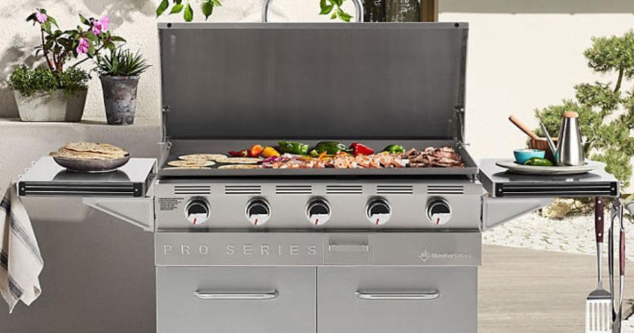 Member's Mark Pro-Series 5-Burner Gas Griddle with food grilling on it