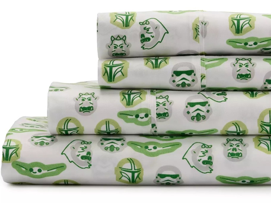 set of sheets with Star Wars Mandalorian and Grogu on them