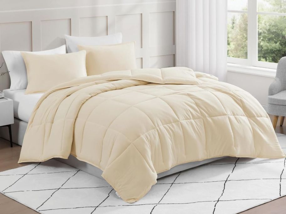 A bed with a casa Platino Comforter and Shams