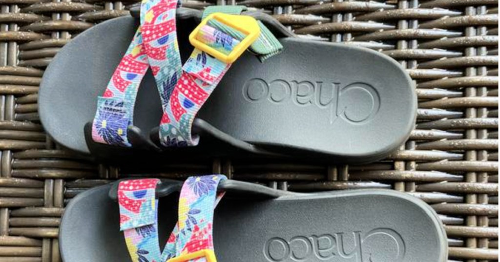 custom chaco slides with flower bands