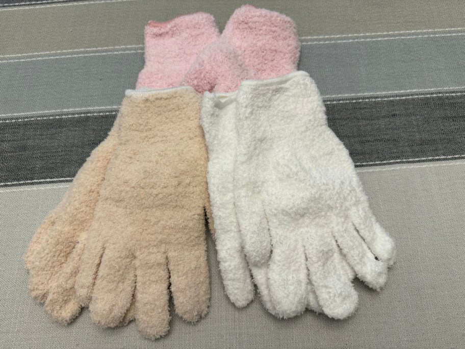 A pair of Amazon gloves that a Happy Friday reader uses to clean plants