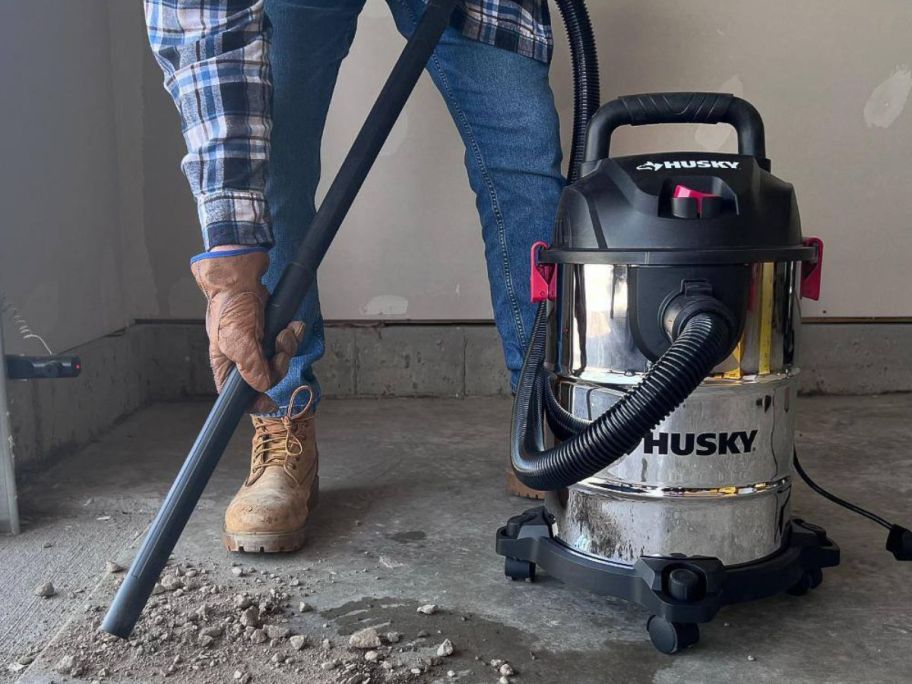 Husky-Wet-Dry-Vac-2 مكنسة Husky الرطبة / الجافة بسعر 39.97 دولارًا أمريكيًا فقط، ويتم شحنها على موقع HomeDepot.com (70 دولارًا أمريكيًا)